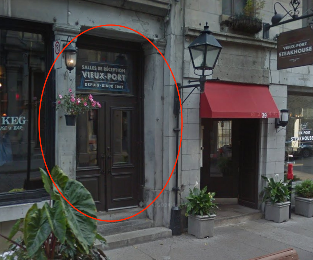 Guest entrance at 29 Rue Saint-Paul Est